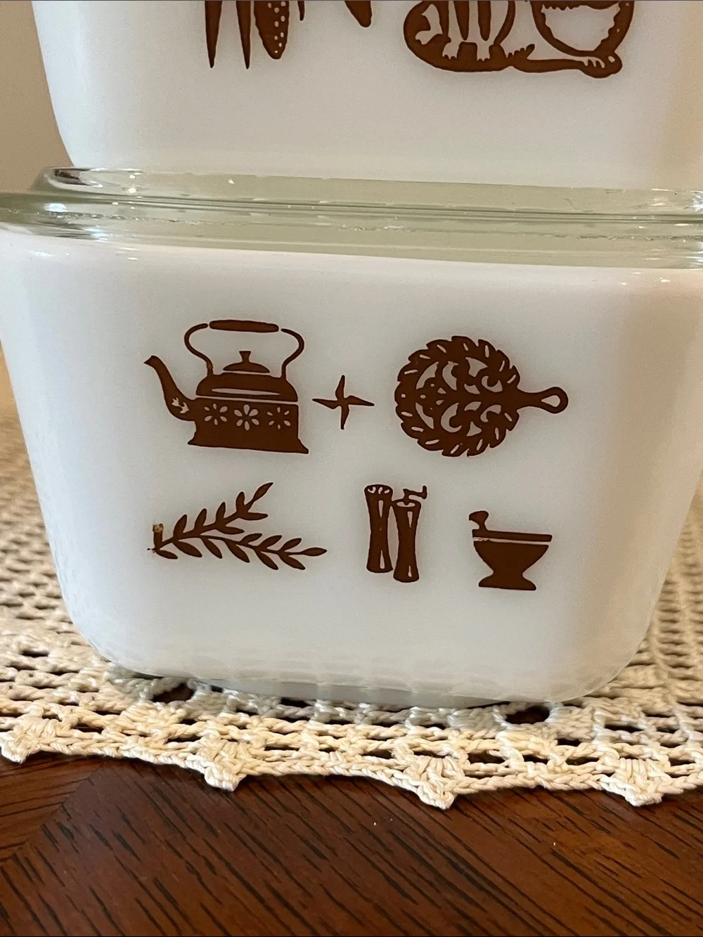 VTG Pyrex Early American White Refrigerator Dish Set of 3 w/ Ribbed Lids 501/502